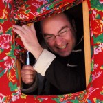 Dennis in der Brautsänfte